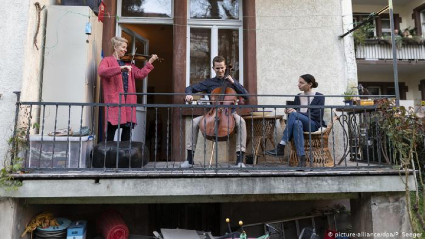 Spring on the balconies in times of COVID-19